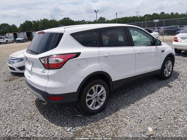 2017 FORD ESCAPE SE 4