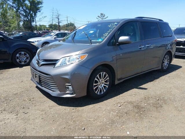 2020 TOYOTA SIENNA XLE 2