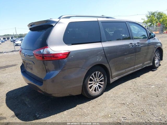2020 TOYOTA SIENNA XLE 4