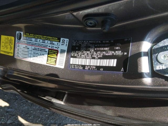 2020 TOYOTA SIENNA XLE 9