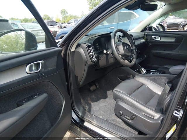 2025 VOLVO XC40 B5 PLUS BRIGHT THEME 5