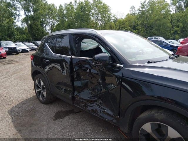 2025 VOLVO XC40 B5 PLUS BRIGHT THEME 6