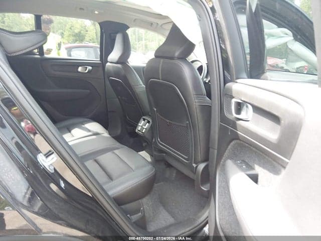 2025 VOLVO XC40 B5 PLUS BRIGHT THEME 8