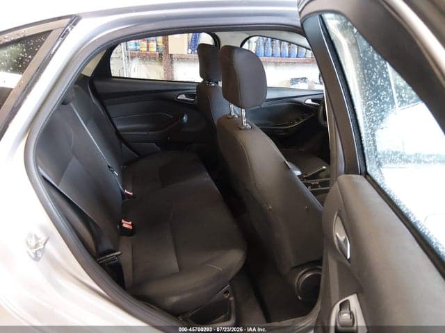 2017 FORD FOCUS SE 8