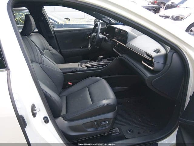 2023 TOYOTA CROWN LIMITED 5