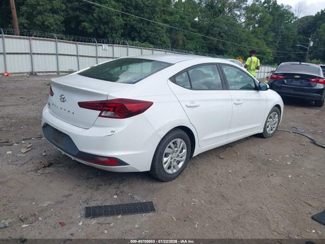 2019 HYUNDAI ELANTRA SE 4