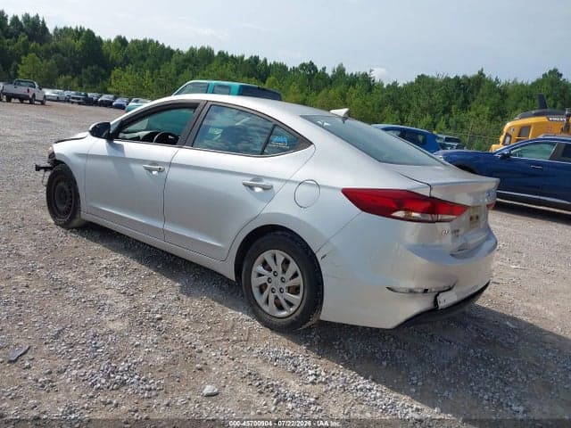 2017 HYUNDAI ELANTRA SE 4