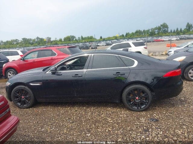 2017 JAGUAR XF 35T PREMIUM 14