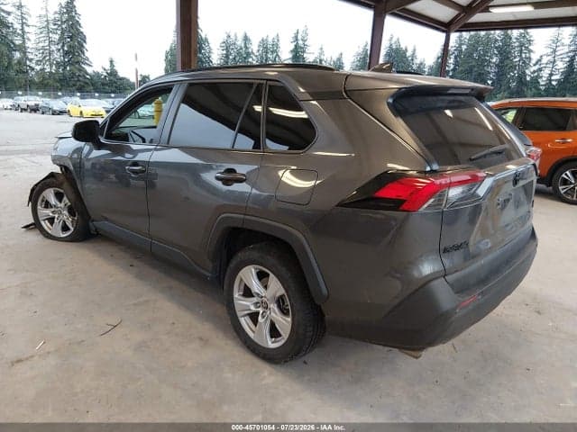 2021 TOYOTA RAV4 XLE 3