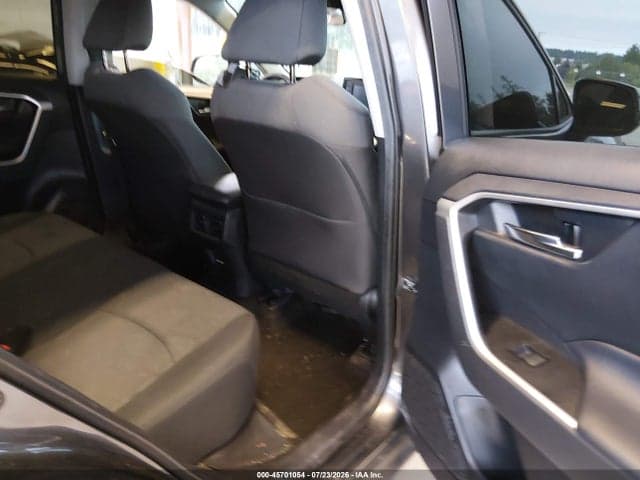 2021 TOYOTA RAV4 XLE 8
