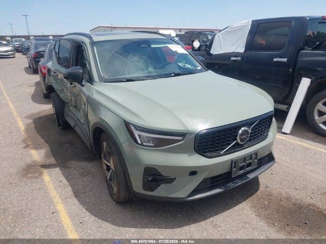 2024 VOLVO XC40 B5 PLUS DARK THEME 1