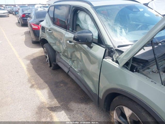 2024 VOLVO XC40 B5 PLUS DARK THEME 6