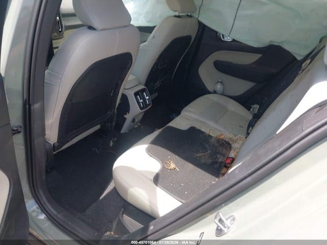 2024 VOLVO XC40 B5 PLUS DARK THEME 8