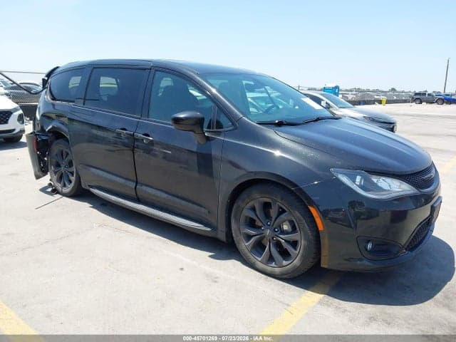 2020 CHRYSLER PACIFICA TOURING 1