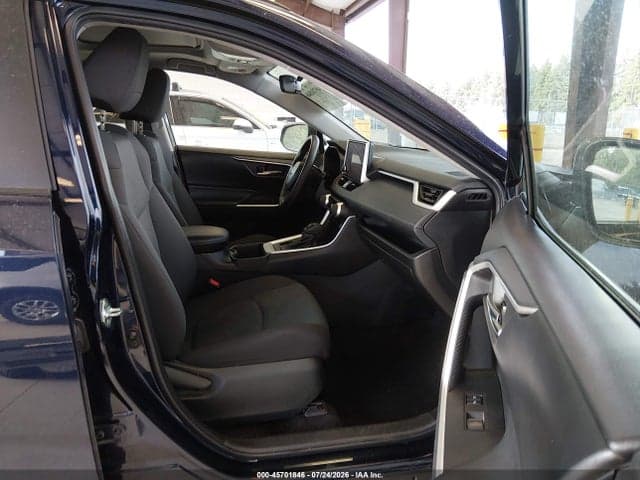 2023 TOYOTA RAV4 XLE 5