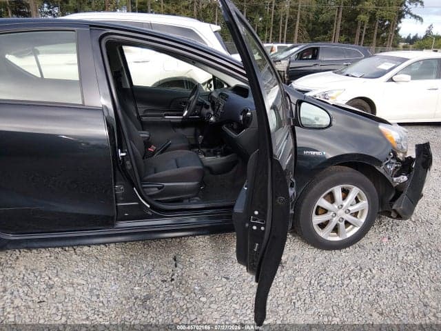 2017 TOYOTA PRIUS C TWO 5