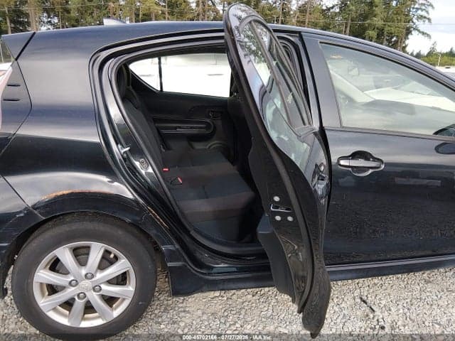 2017 TOYOTA PRIUS C TWO 8
