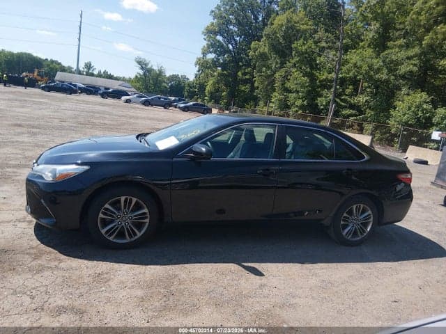 2017 TOYOTA CAMRY SE 14