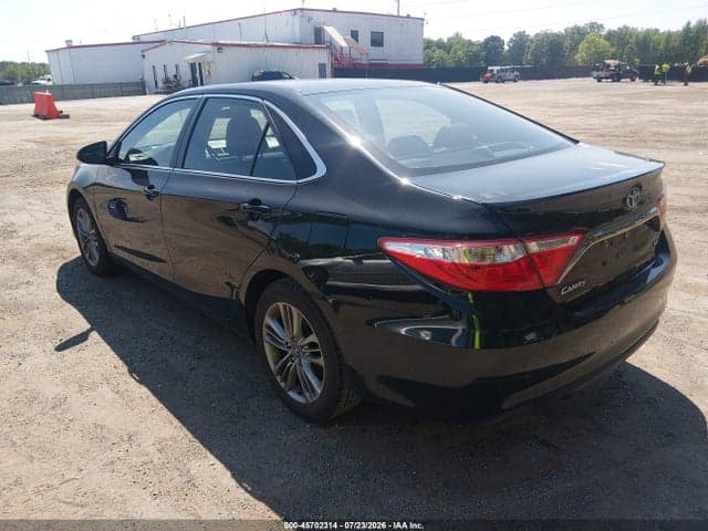 2017 TOYOTA CAMRY SE 3