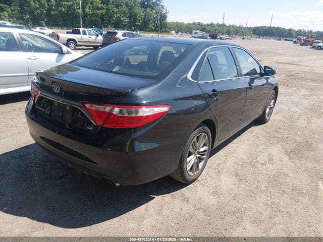 2017 TOYOTA CAMRY SE 4