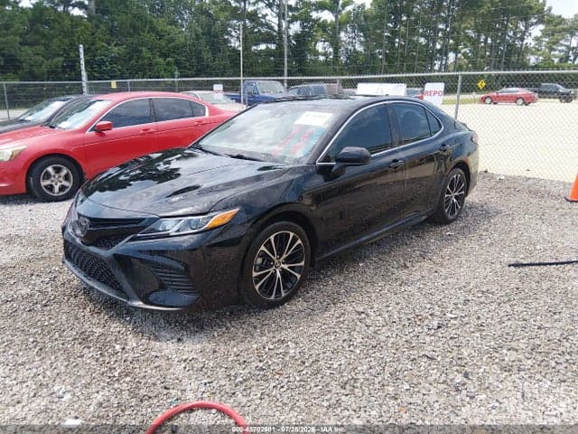 2019 TOYOTA CAMRY SE 2