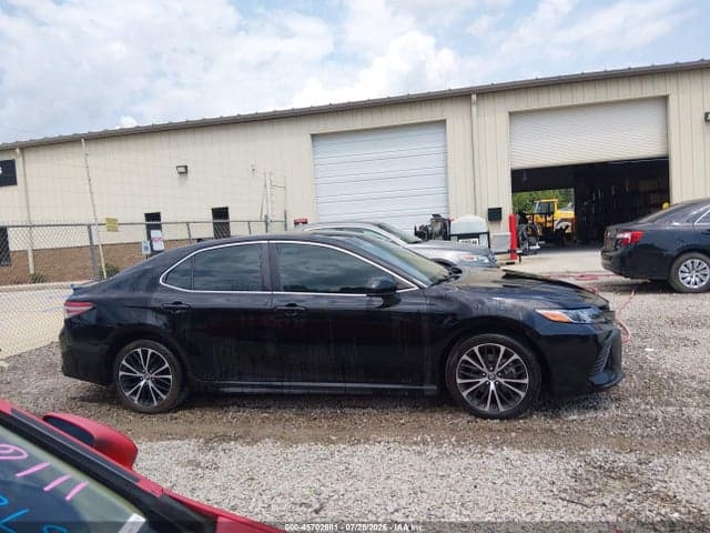 2019 TOYOTA CAMRY SE 13