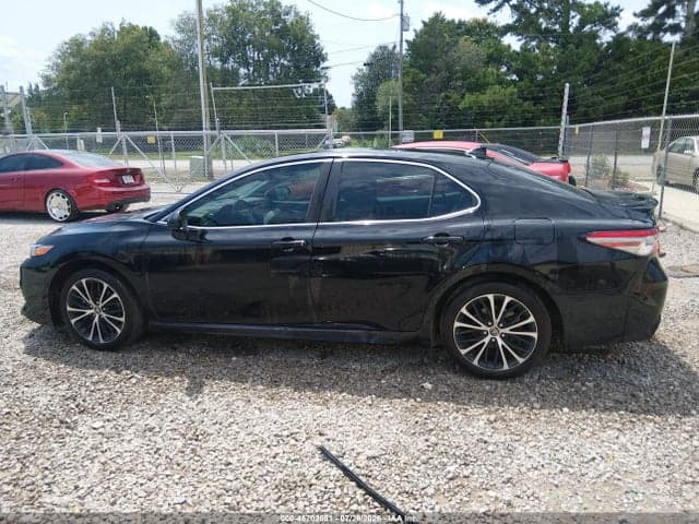 2019 TOYOTA CAMRY SE 14