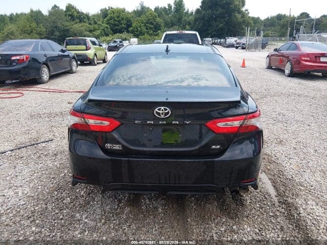 2019 TOYOTA CAMRY SE 16