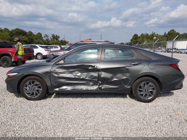 2024 HYUNDAI ELANTRA SEL 14