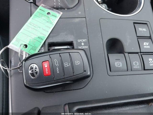 2026 TOYOTA HIGHLANDER HYBRID XLE 11