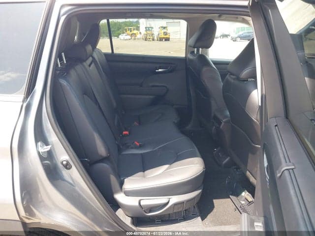 2026 TOYOTA HIGHLANDER HYBRID XLE 8