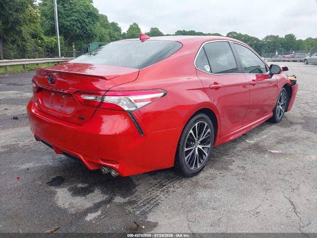 2020 TOYOTA CAMRY SE 4