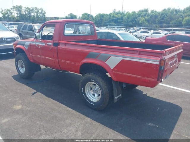 1982 TOYOTA PICKUP RN48 3