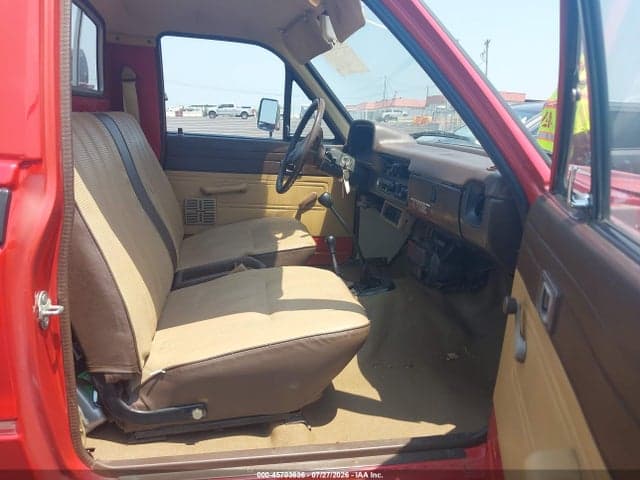 1982 TOYOTA PICKUP RN48 5