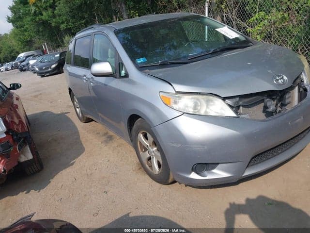 2017 TOYOTA SIENNA LE 8 PASSENGER - 1