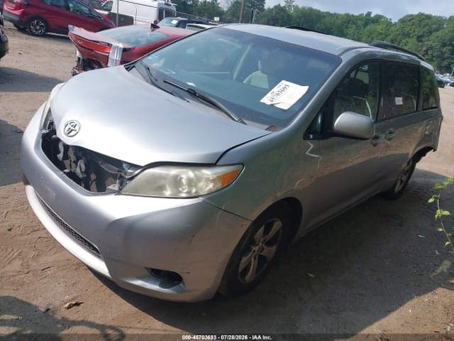 2017 TOYOTA SIENNA LE 8 PASSENGER 2