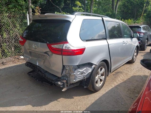 2017 TOYOTA SIENNA LE 8 PASSENGER 4