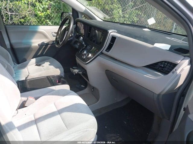 2017 TOYOTA SIENNA LE 8 PASSENGER 5
