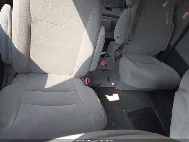 2017 TOYOTA SIENNA LE 8 PASSENGER 8