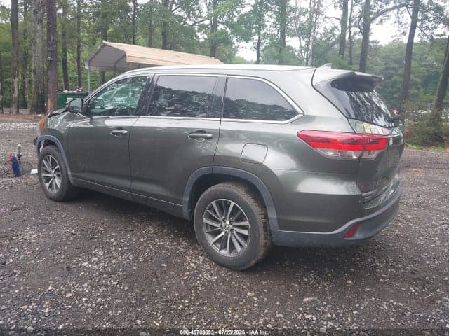 2017 TOYOTA HIGHLANDER XLE 3