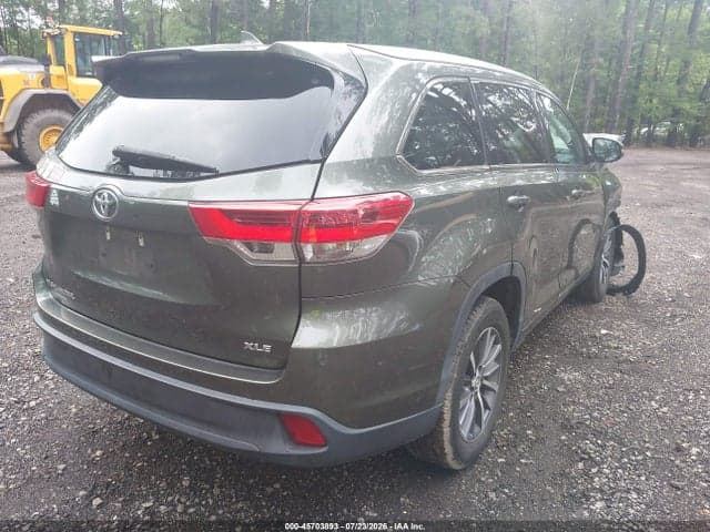 2017 TOYOTA HIGHLANDER XLE 4