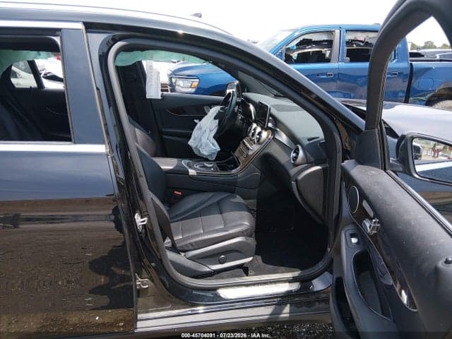 2019 MERCEDES-BENZ GLC 300 4MATIC 5