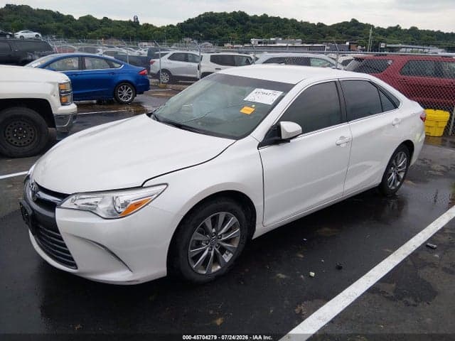 2017 TOYOTA CAMRY XLE 2
