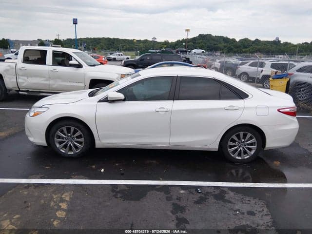 2017 TOYOTA CAMRY XLE 14