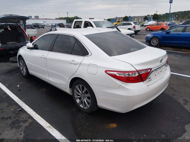 2017 TOYOTA CAMRY XLE 3