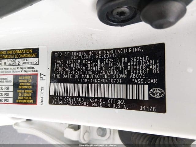 2017 TOYOTA CAMRY XLE 9