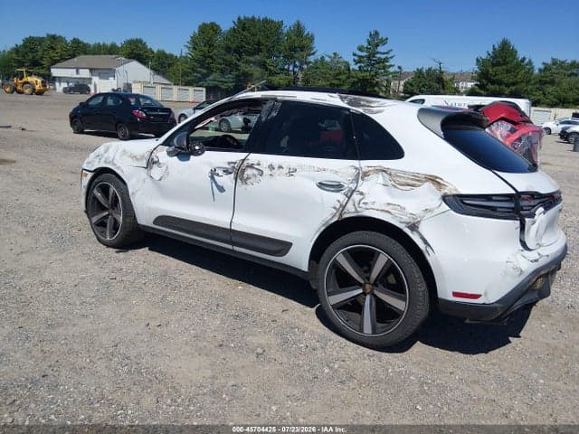 2024 PORSCHE MACAN T 3