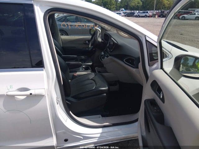 2023 CHRYSLER PACIFICA TOURING L 5