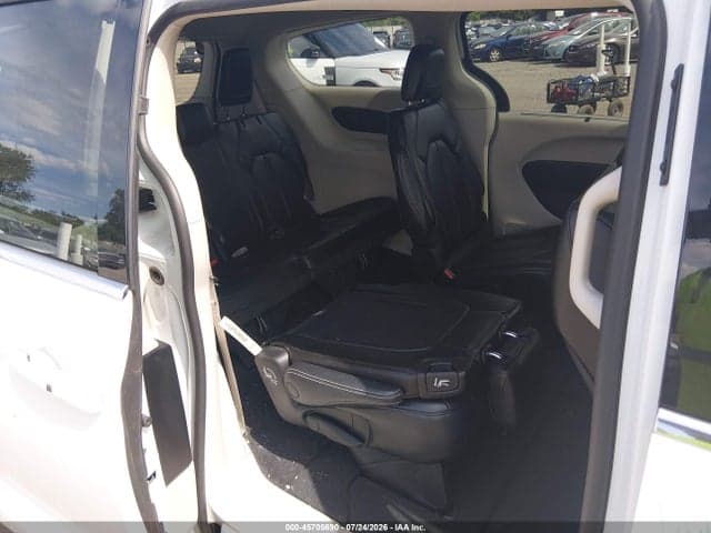 2023 CHRYSLER PACIFICA TOURING L 8