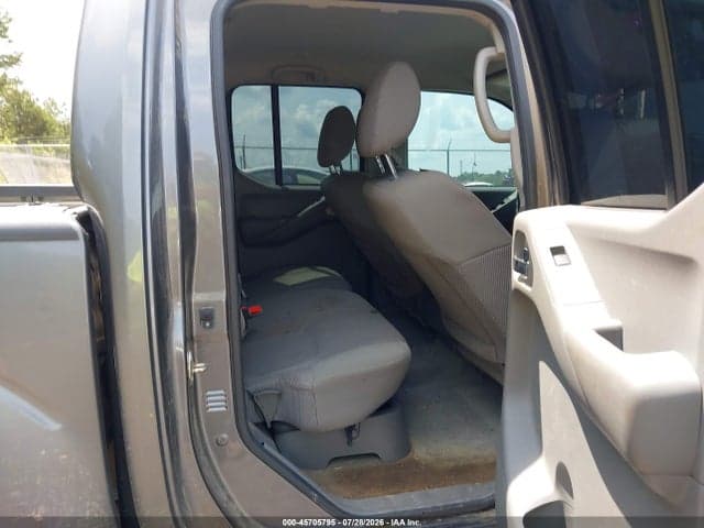 2017 NISSAN FRONTIER SV 8